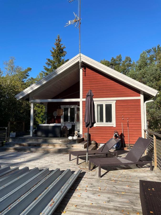 Villa Charmigt Hus Pa Vindoe Stockholm Exterior foto