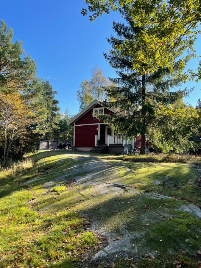 Villa Charmigt Hus Pa Vindoe Stockholm Exterior foto