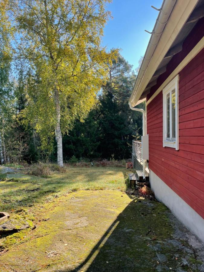 Villa Charmigt Hus Pa Vindoe Stockholm Exterior foto
